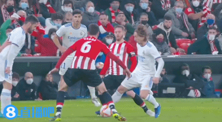 西超杯-亚马尔破门姆巴佩建功 巴萨5-2皇马夺冠