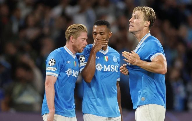 麻将实战：解析“半进半退”战术——既保留胡牌可能又随时准备弃胡。（麻将实战：解读“进退有度”战术——既保留胡牌机会又可随时弃胡）